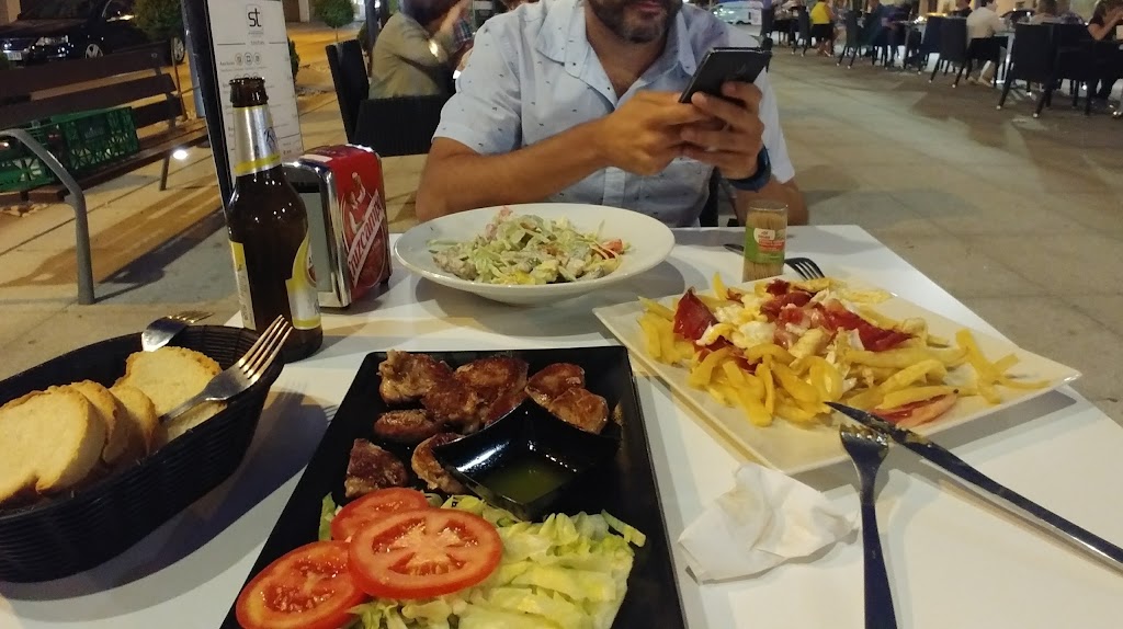Bar El Estudiante — Comida y bebida