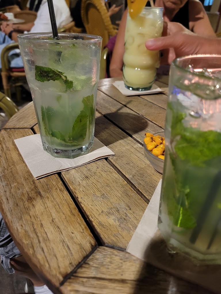 Bar Gaudi Taverna — Comida y bebida