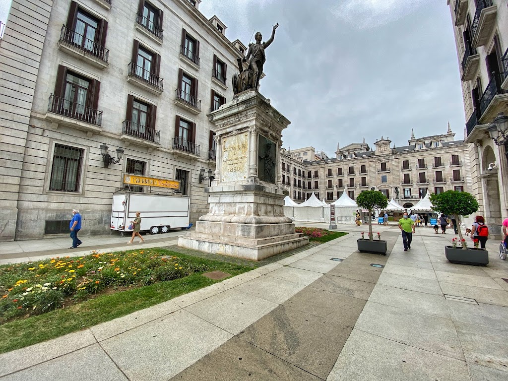 Estatua de Pedro Velarde