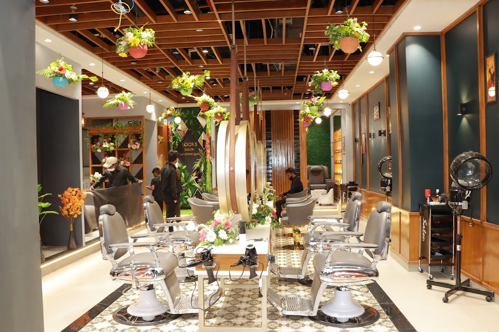 Looks Salon Shalimar Beauty Salon In Vibhuti Khand