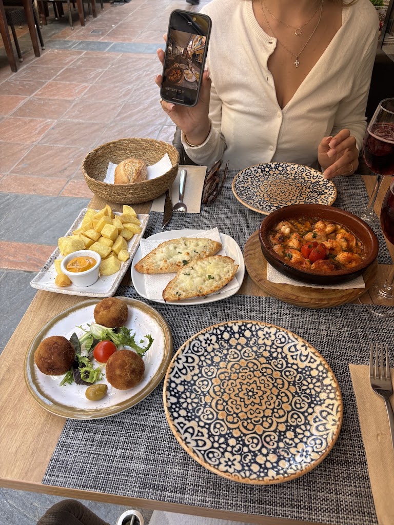 Palito tapas restaurante — Comida y bebida