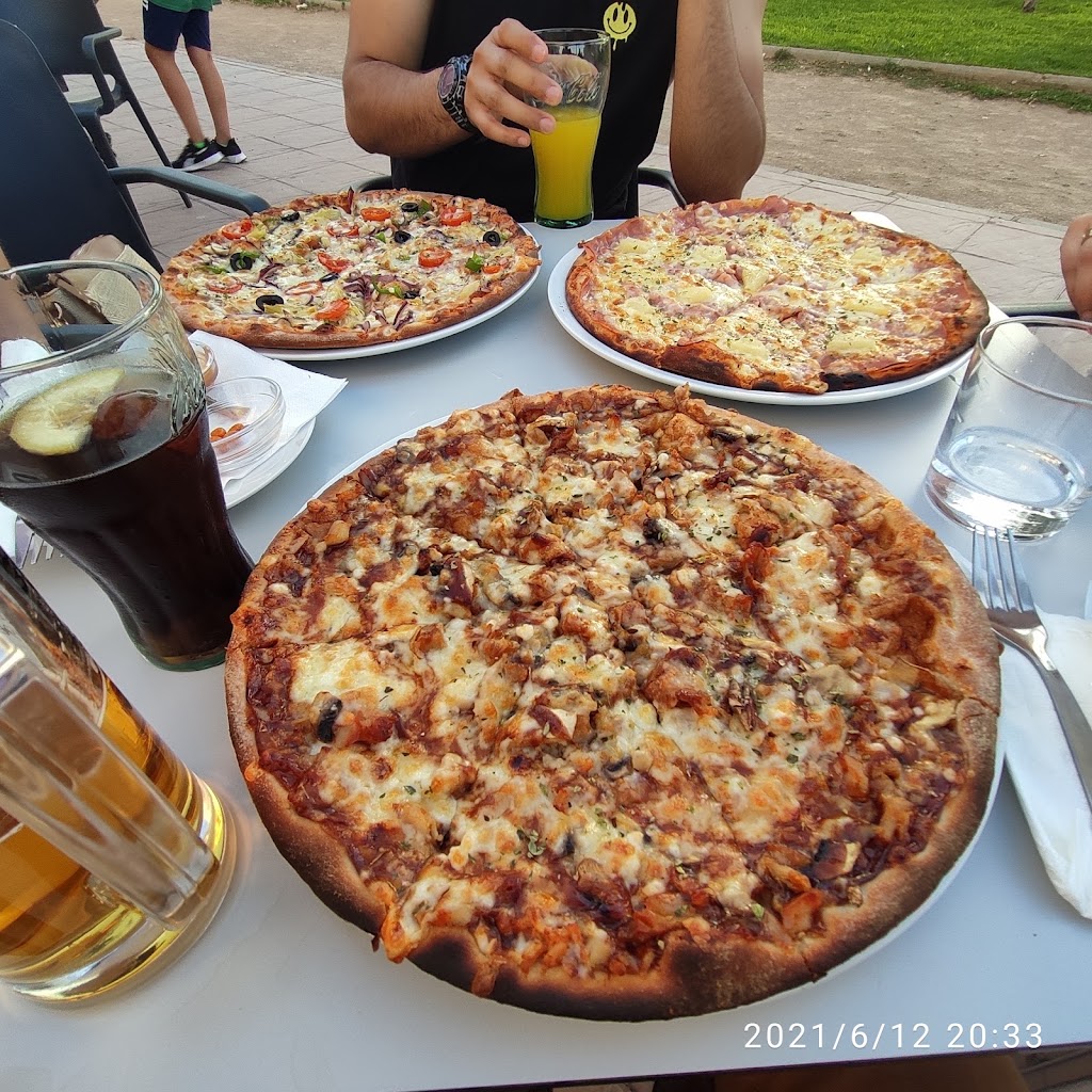 Pizzeria bollywood II — Comida y bebida
