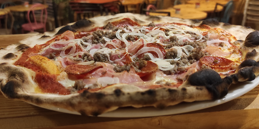 Pizza Pazzo Sabadell (Can Llong) — Comida y bebida