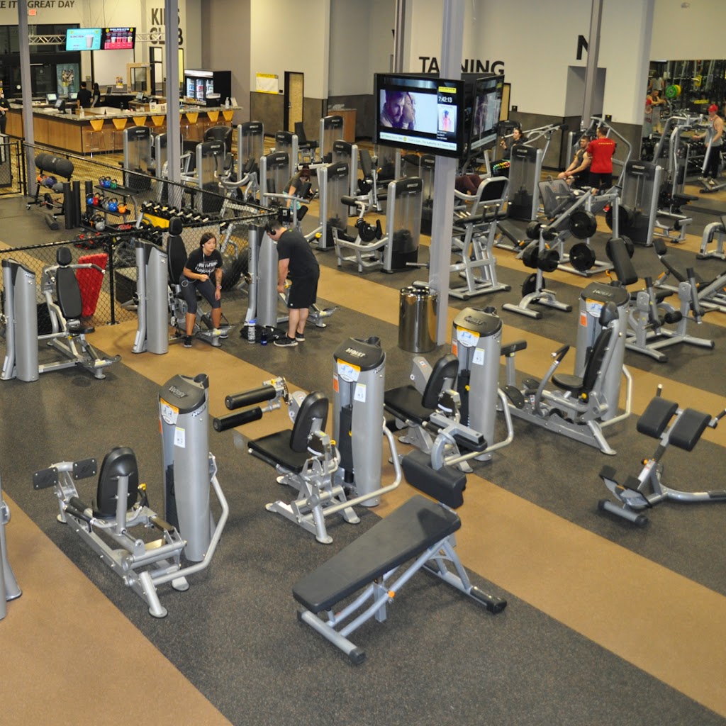  Gold's Gym Vancouver (Vancouver Mall)