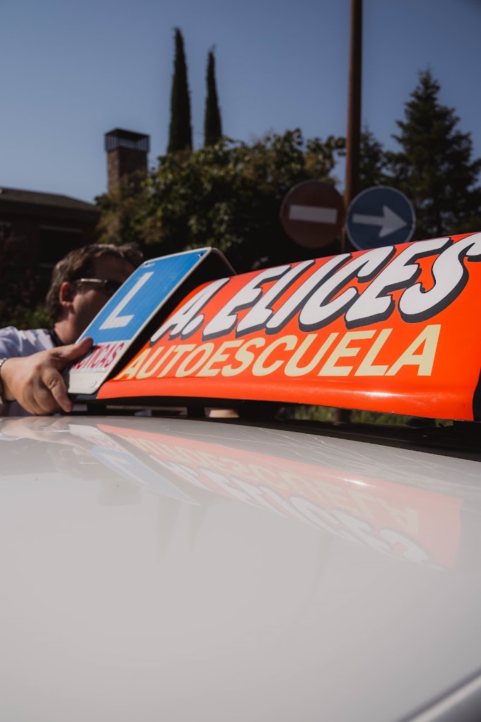 A. ELICES AUTOESCUELA — Del propietario