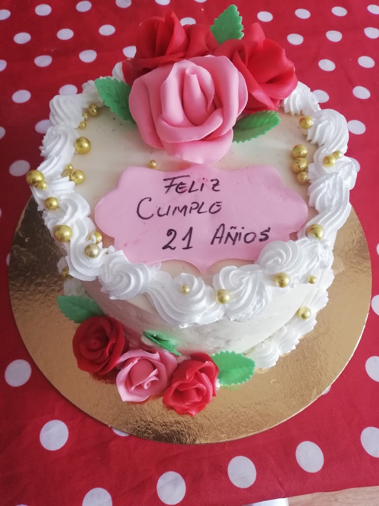 Bar cafeteria Ana Maria — Pastel de cumpleanos