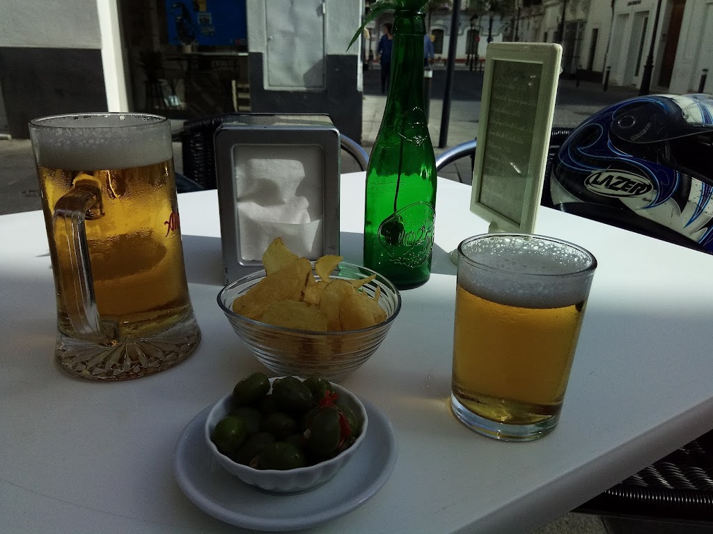 Bar Bugalu — Comida y bebida