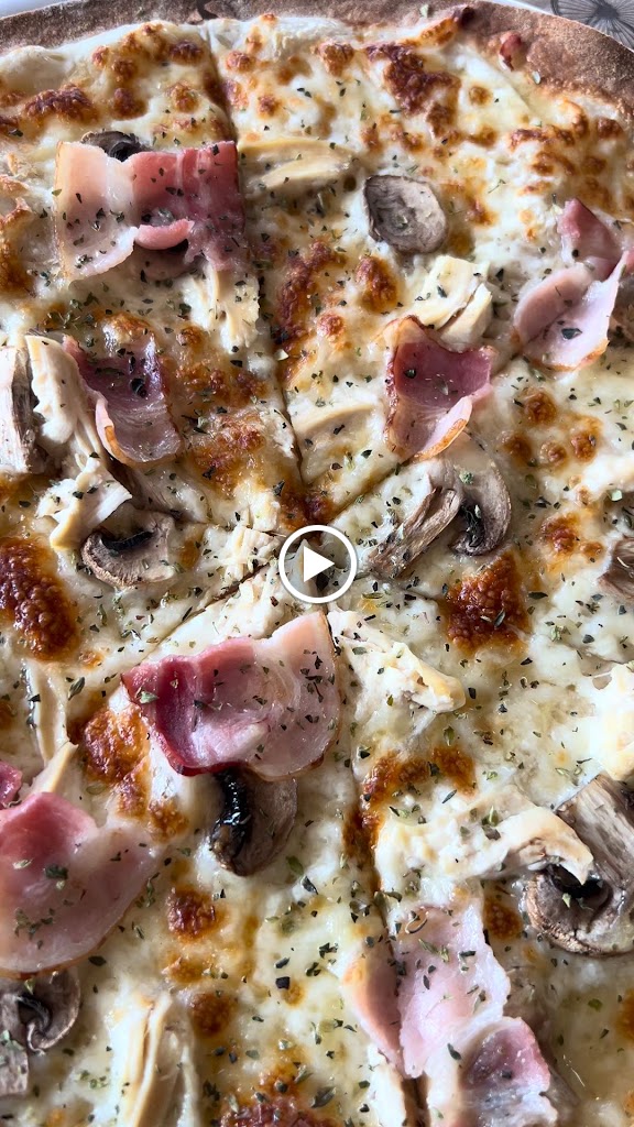 Pipes Pizza y Creperia — Videos