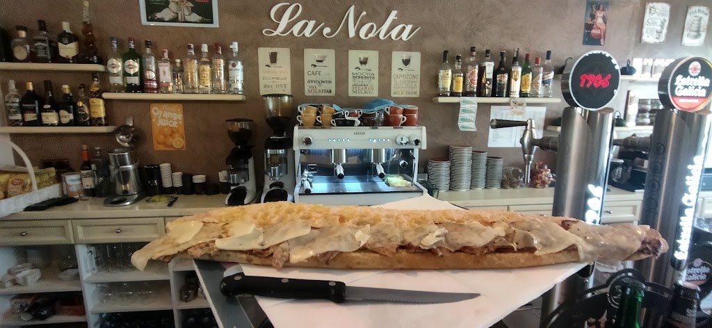 Bar Granja La Nota — Comida y bebida