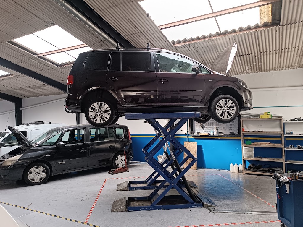 Taller mecanico en Manresa | GK Auto | Reparacion de coche — Taller