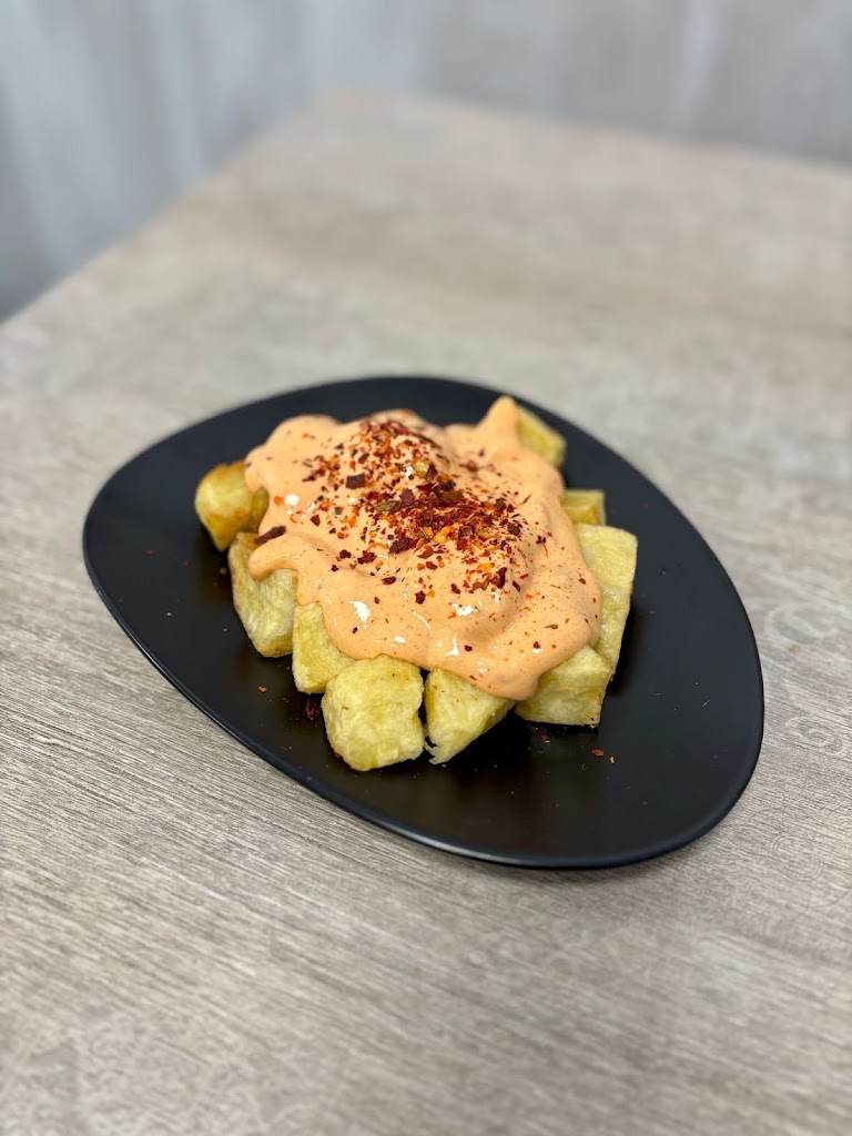 MOLA tapas bar — Comida y bebida