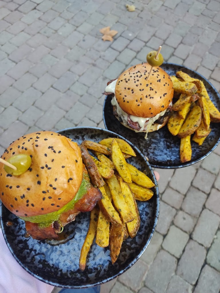 Carbon Moreno by Delito — Comida y bebida
