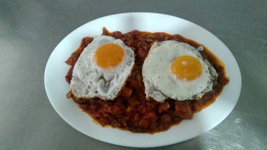 BAR LAS LOMAS — Comida y bebida