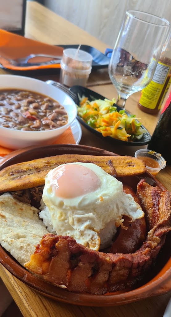 Restaurant L'Unic — Comida y bebida