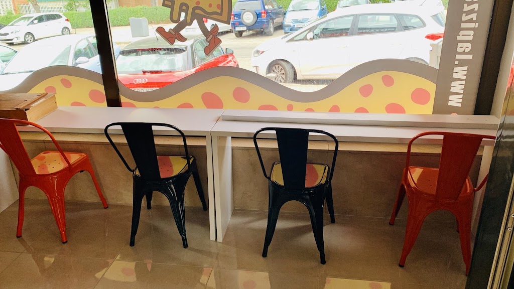 La Pizzanesa Restaurante — Ambiente