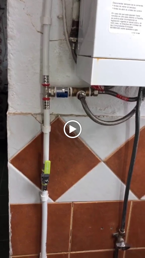 Fontanero Plumbing Malaga - Calentadores, Termos de Gas y Atascos de Tuberias — Tuberia