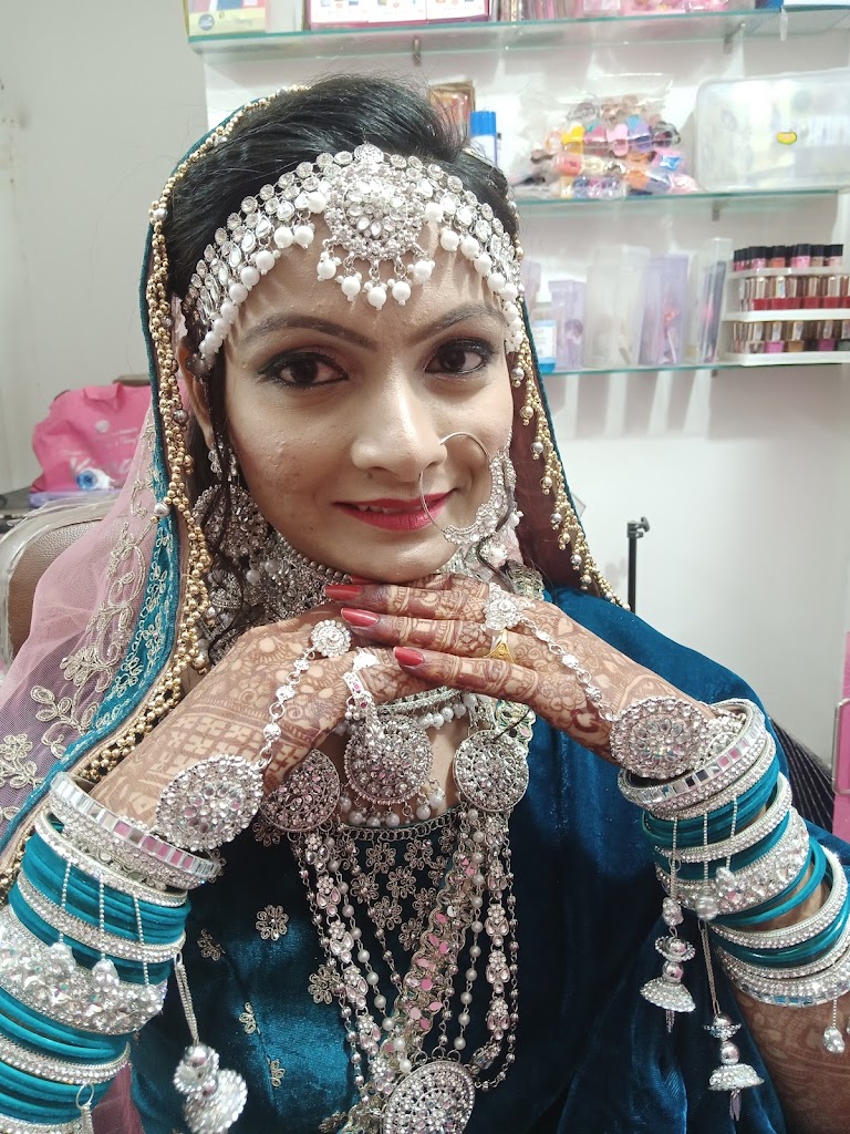 New Look Beauty Parlour