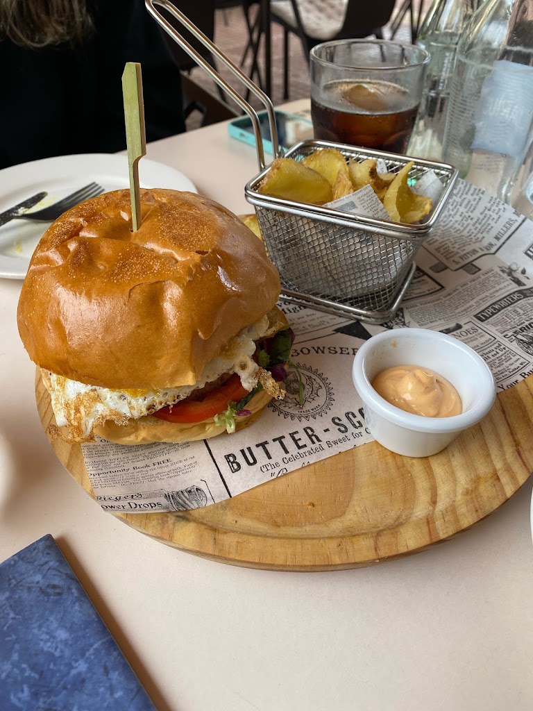 Llaut Gastrobar — Comida y bebida