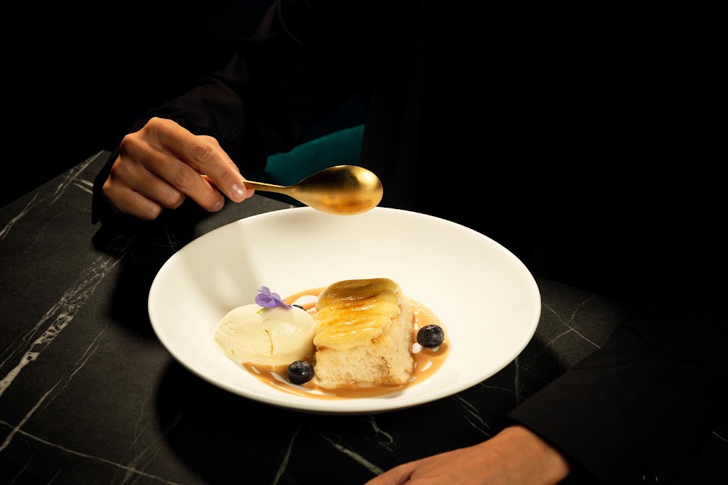 Oculto l Restaurante Nerja — Comida y bebida