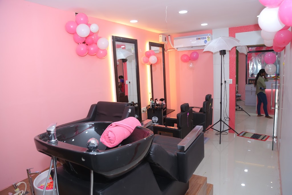 Natural Glam Unisex Salon Bridal Studio Academy