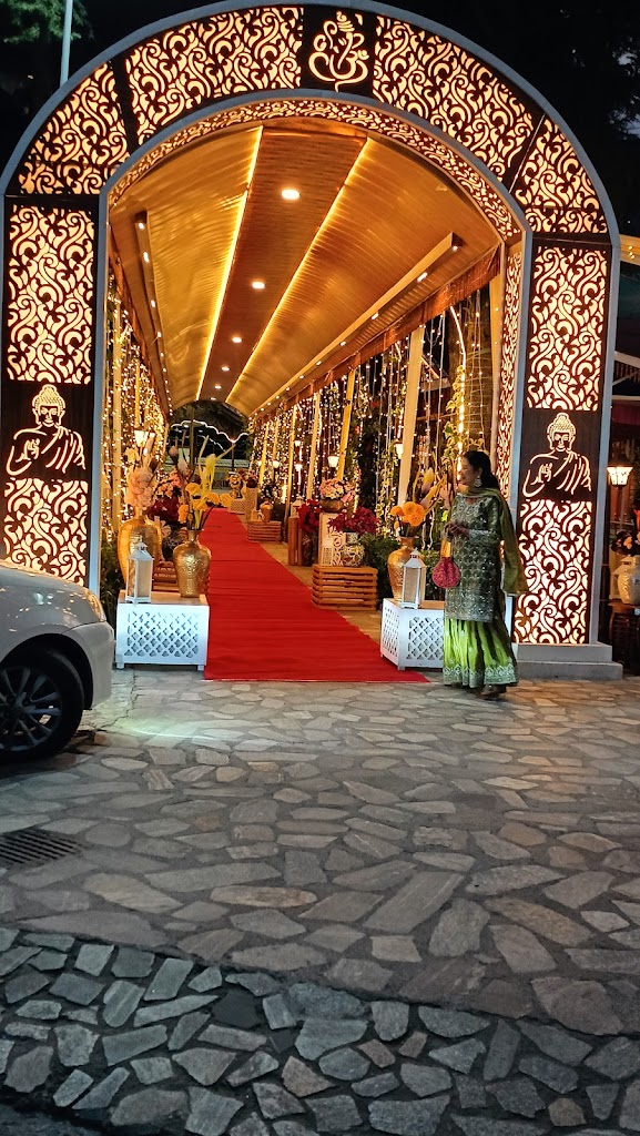 Hotel Shubham And Garden Cafe