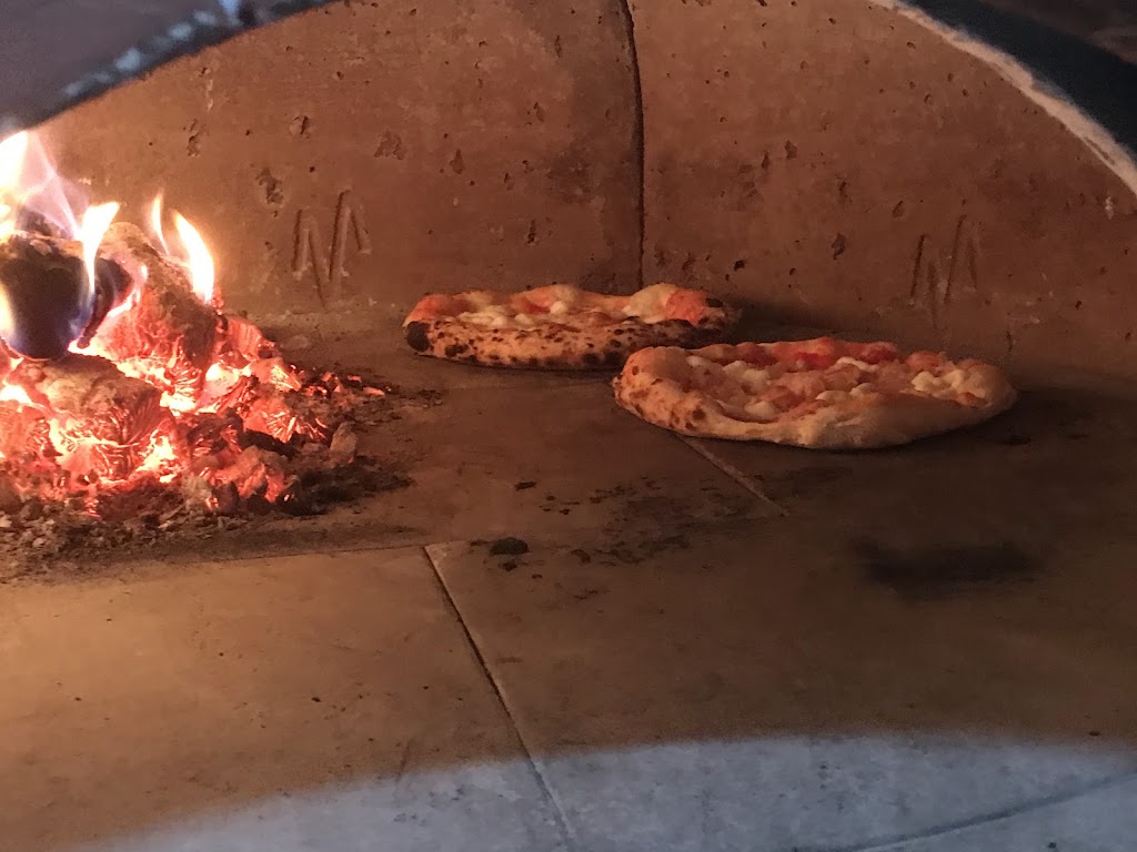 Pizzeria da bubi — Comida y bebida