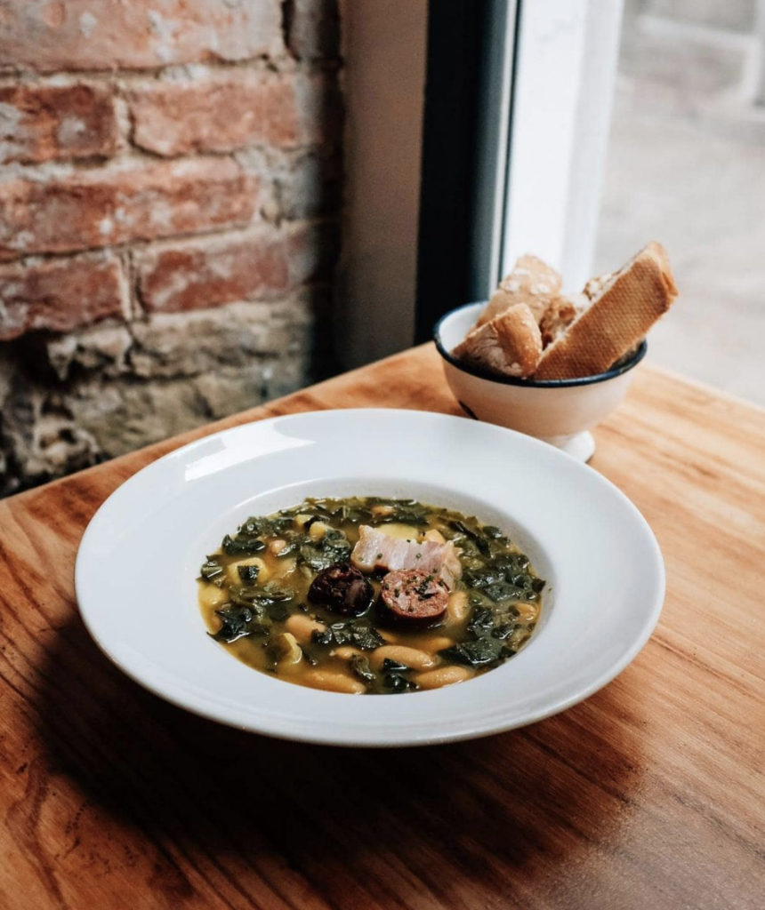 Goya 13 - Gastrobar — Comida y bebida