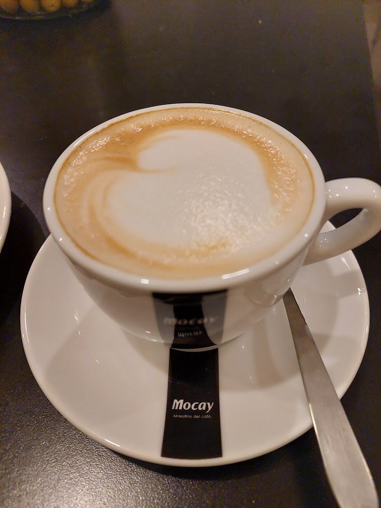 Laro Cafe-Restaurante Venezolano — Comida y bebida