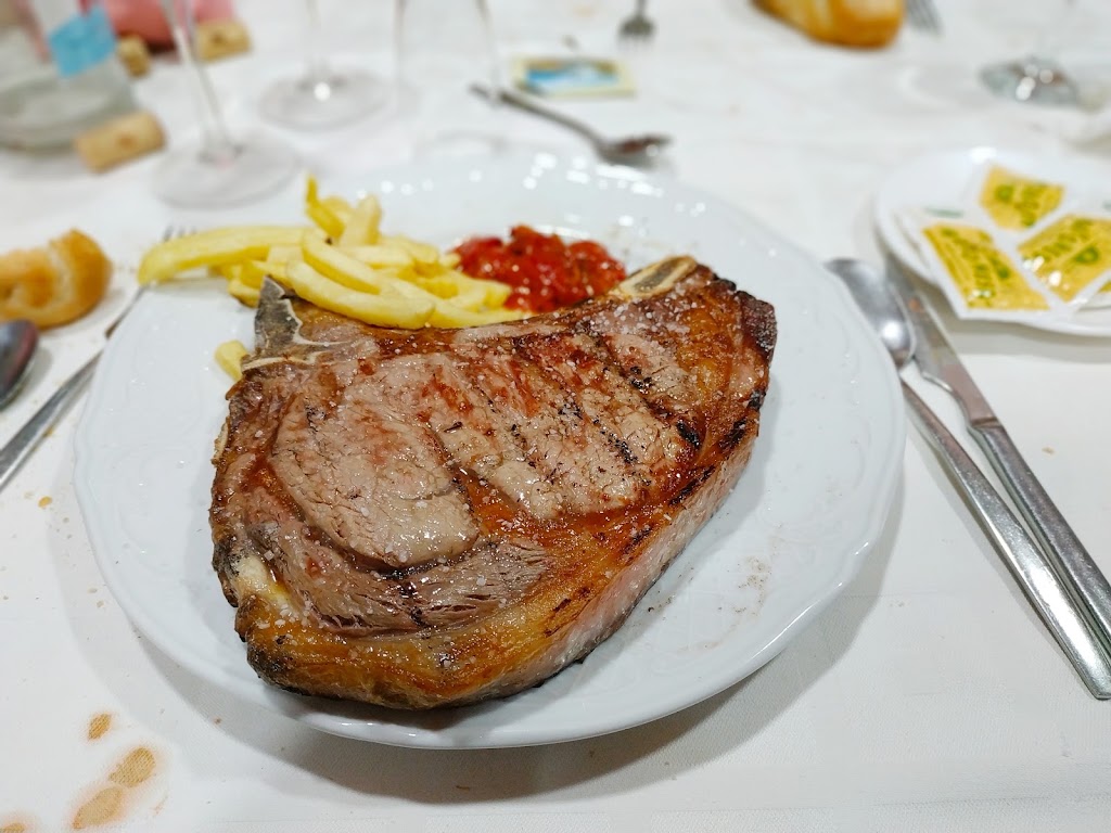 BAR RESTAURANTE CHICHARRO — Comida y bebida