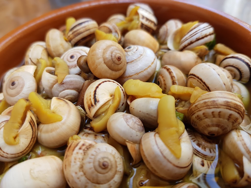 Taperia BBT Otra — Comida y bebida