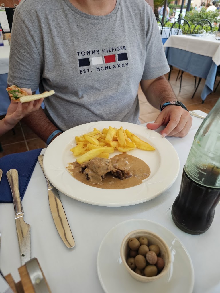 Cafeteria El Rincon De San — Comida y bebida