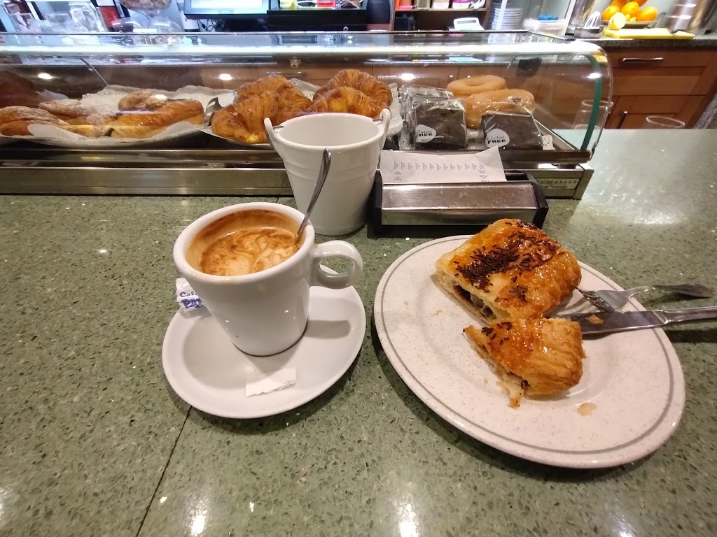 Cafe Bar Papillon — Comida y bebida