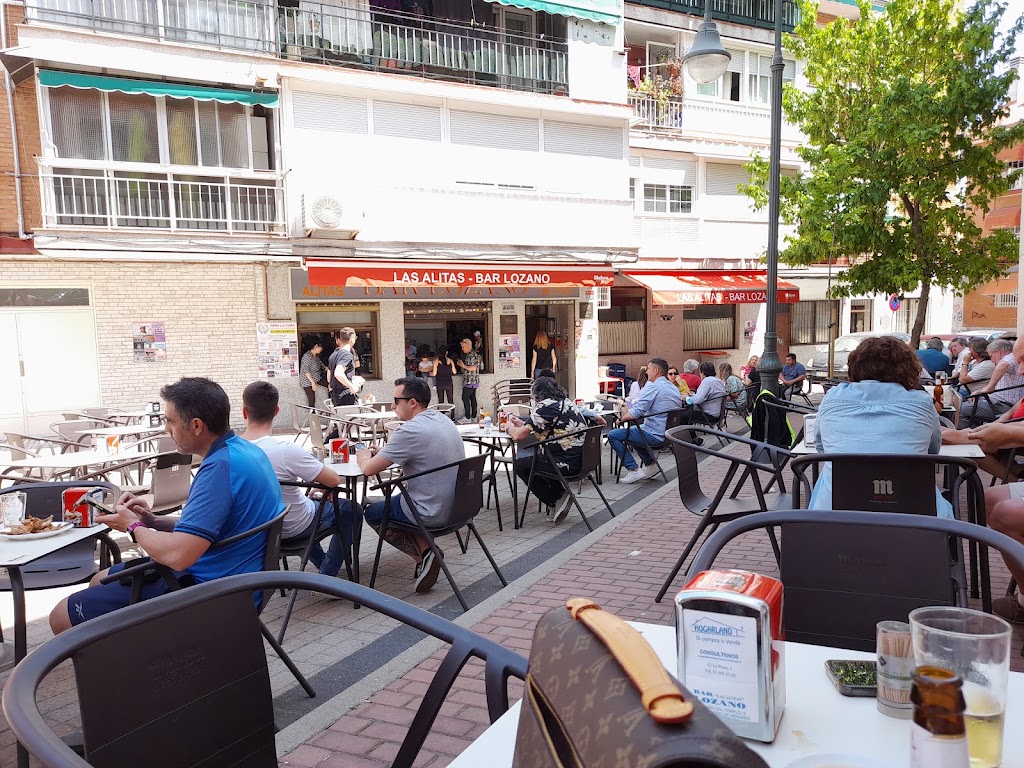 Bar Lozano Las Alitas — Ambiente
