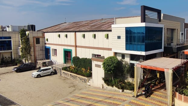 Bajaj Hotel And Restaurant