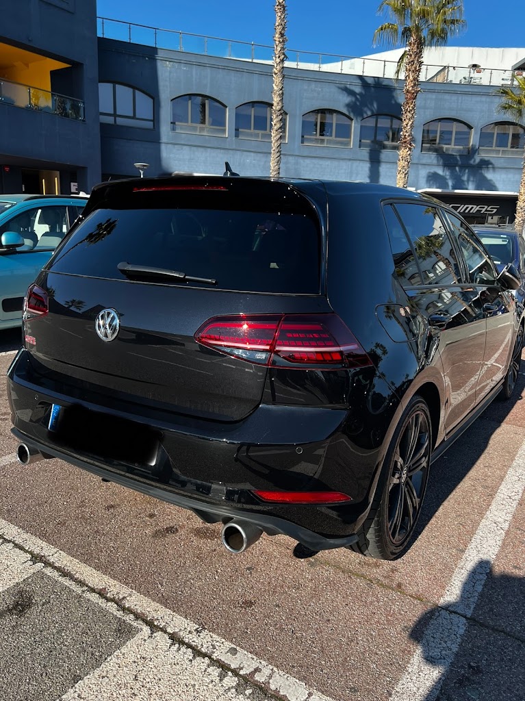 Reina Motors SL — Hatchback