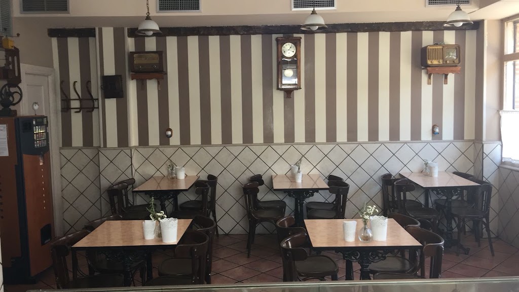 Cafeteria Bar La Tertulia — Ambiente