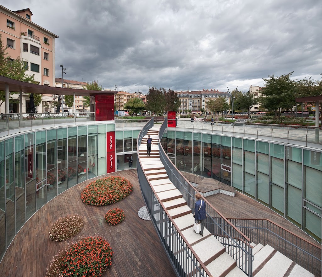 Centro cultural/Biblioteca Carlos Blanco Aguinaga Kultur Gunea/Liburutegia