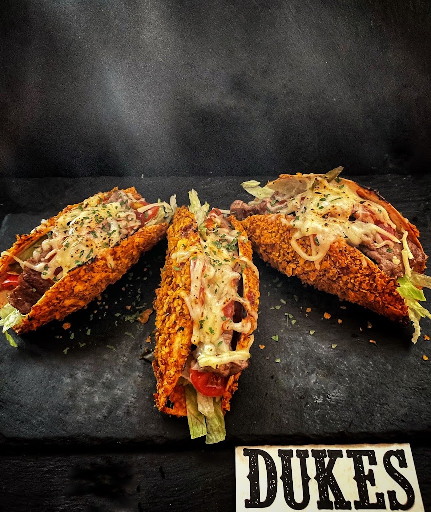 Dukes Bar — Comida y bebida