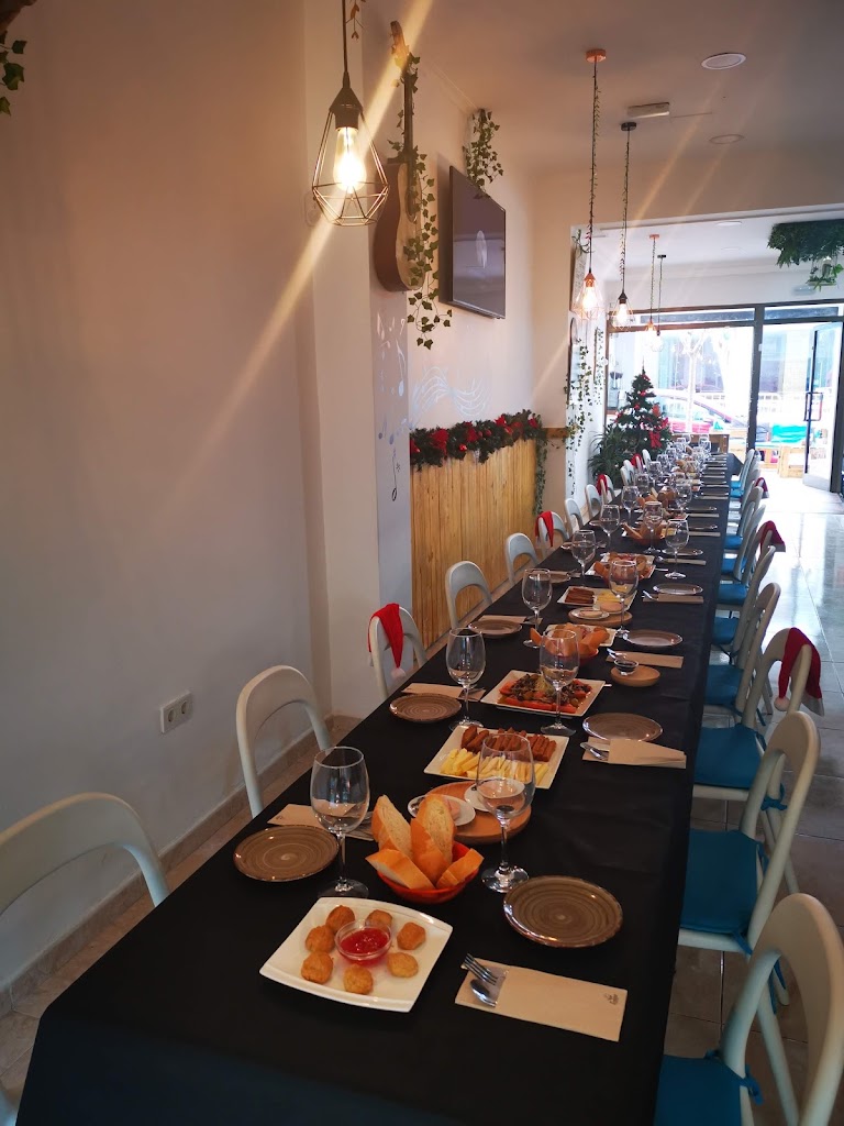 Gastrobar La Malmira — Comida y bebida