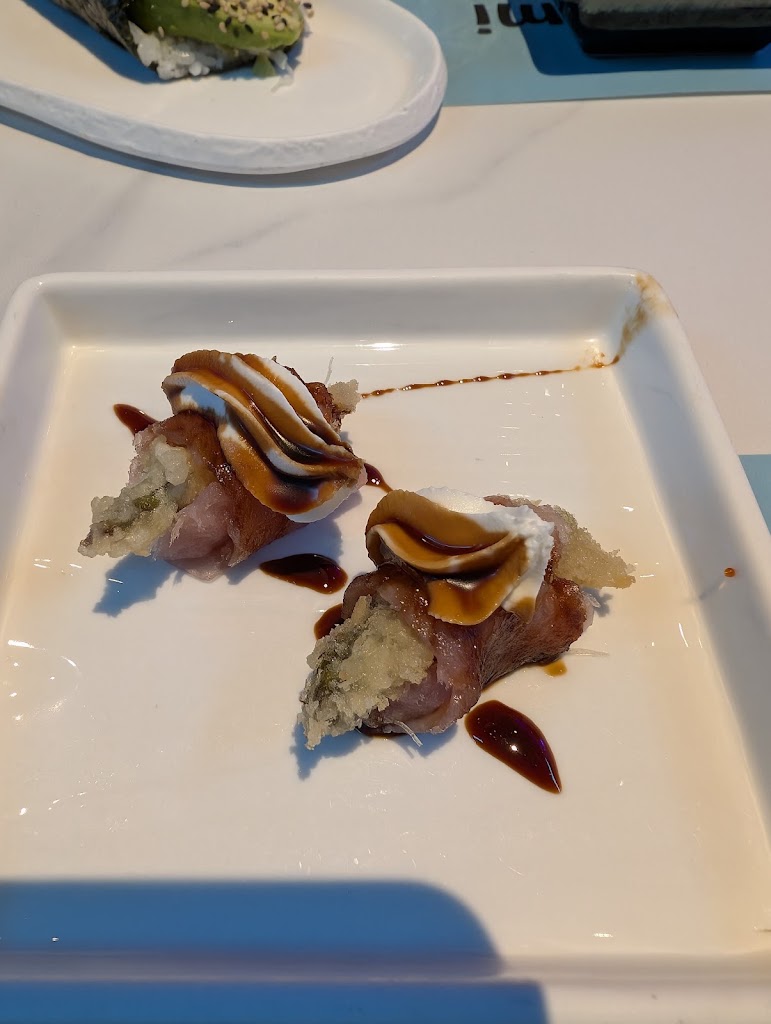 Sushi Nami Restaurant — Comida y bebida