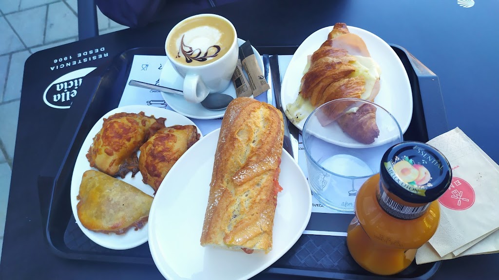 El Moli Pan y Cafe - Manresa — Comida y bebida