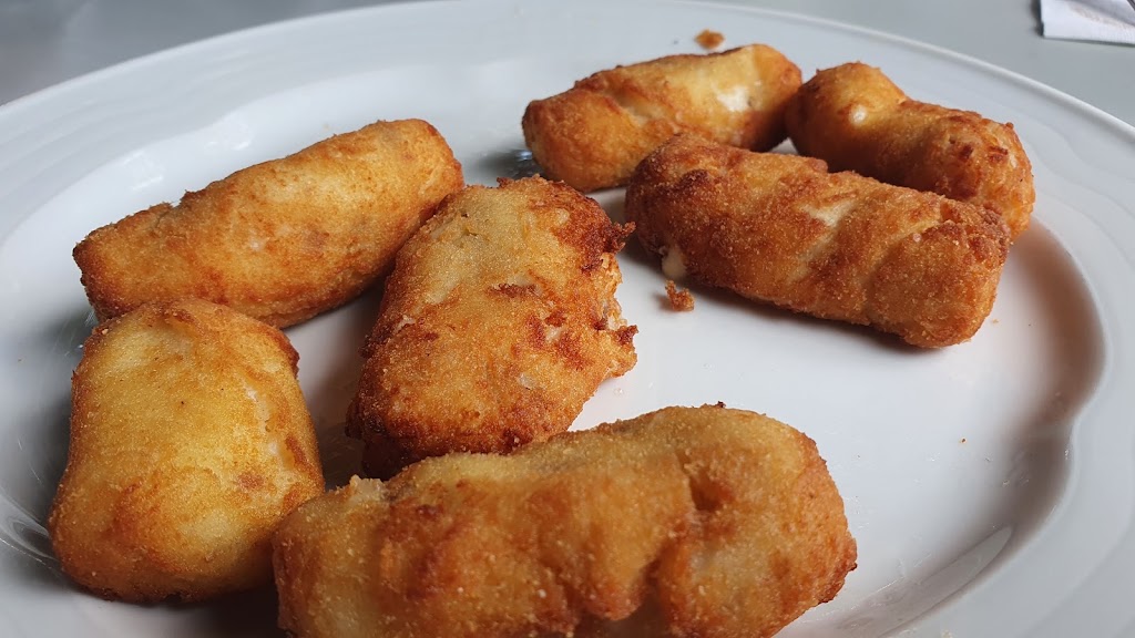 Cafeteria Bar La Poma — Comida y bebida
