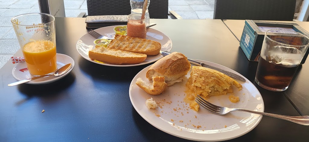 Restaurante los Coritos — Comida y bebida