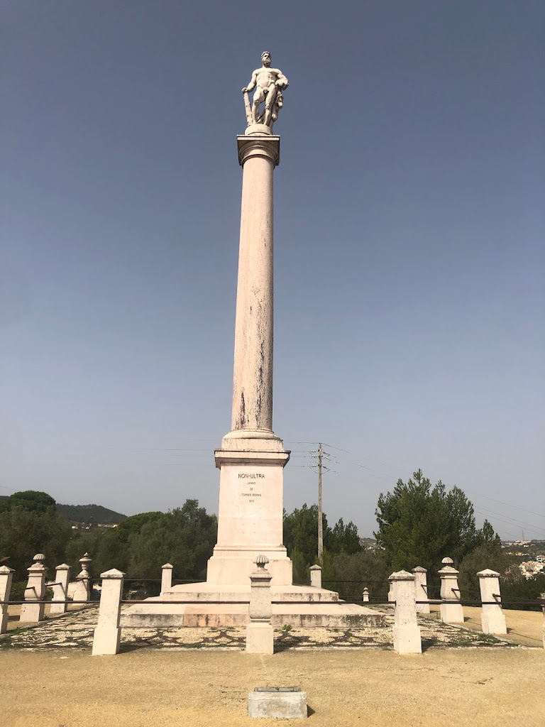 Monumento a Hercules e aos Defensores das Linhas de Torres Vedras
