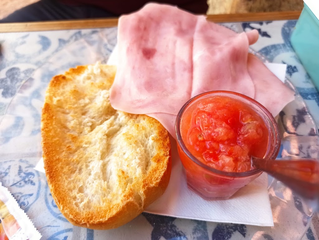 El Rincon de Paquiro — Comida y bebida