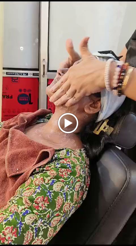 Keka Z Glamour World Makeup Academy