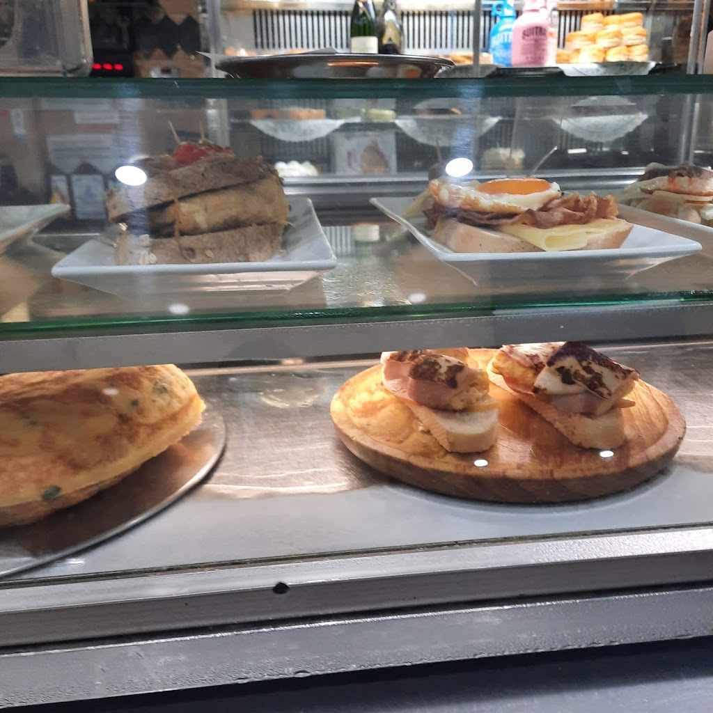 Cafeteria El Bunker — Comida y bebida