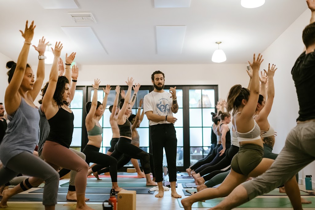  Commune Yoga