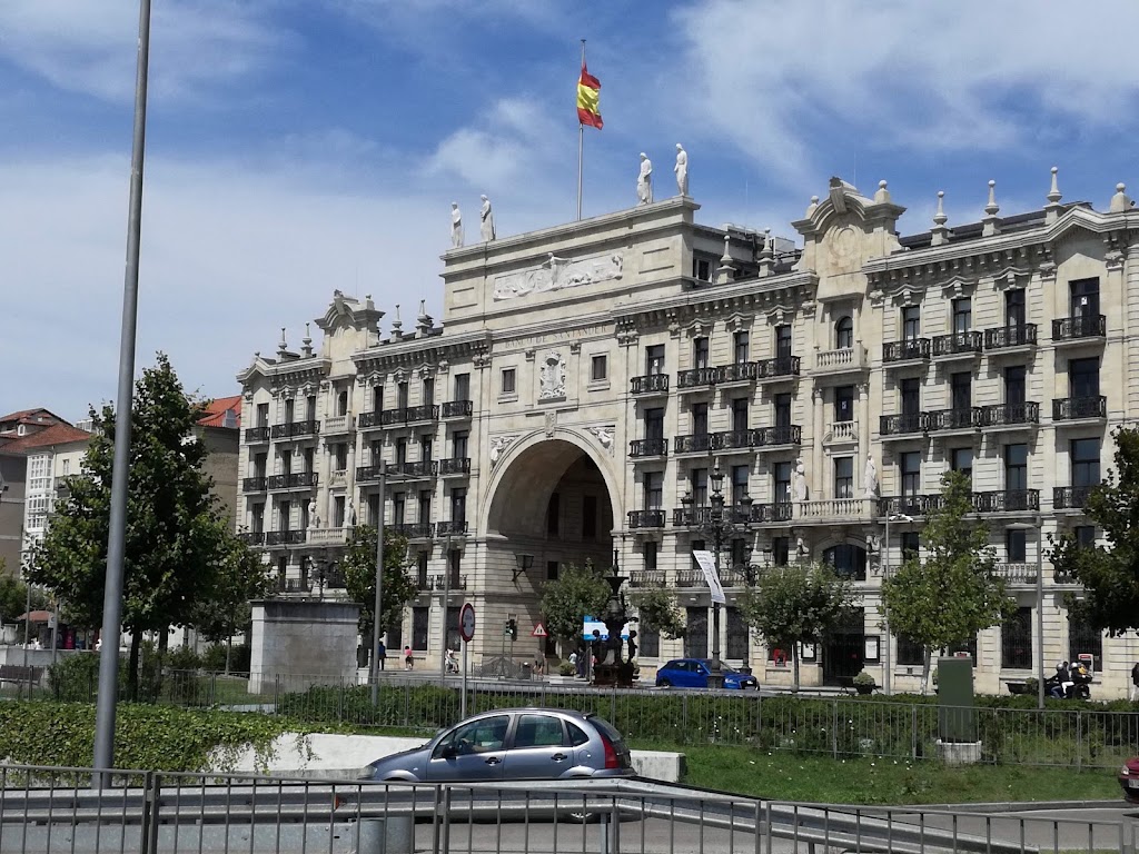 Los Reginas Santander — Exterior