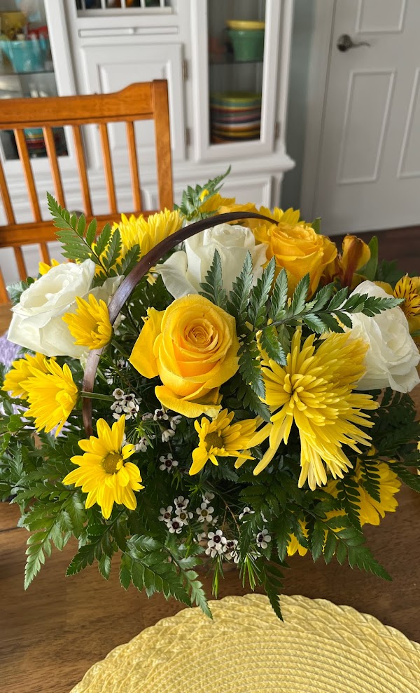 Breezy Designs By Shirls - Topeka Florist